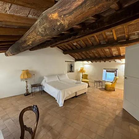 La Corte Del Castello Di San Michele
